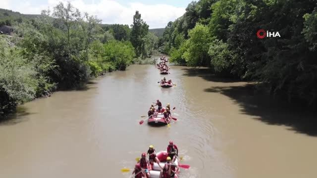 Macera severler raftingde bir araya geldi