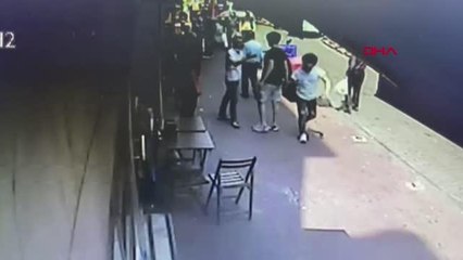 BEYOĞLU'NDA ESNAF KAVGASI KAMERADA; FIRINCI AĞIR YARALI