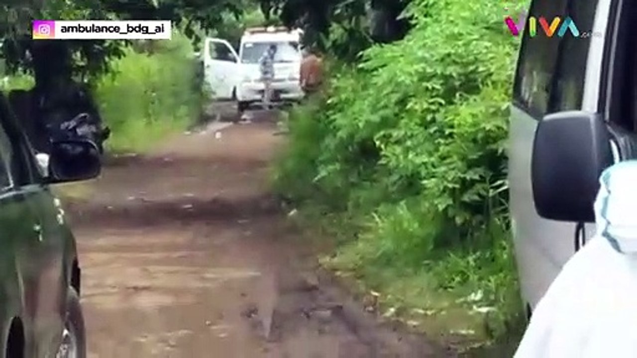 Antrean Panjang Ambulans di TPU Cikadut Bandung