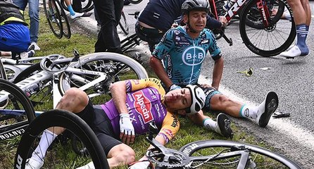 Fransa Bisiklet Turu'na seyircinin neden olduğu kaza damga vurdu!