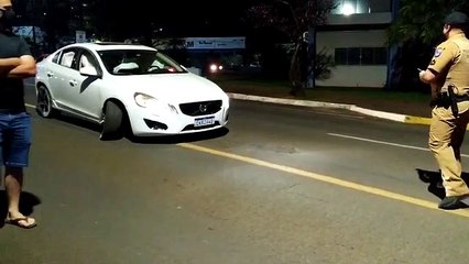 Motorista embriagado bate o carro em Apucarana