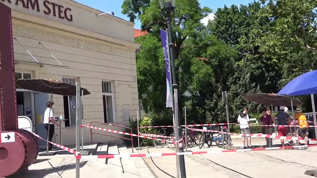 Künstler helfen Künstlern Flohmarkt in Baden