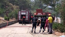 MUĞLA - Marmaris'te oteller ve yerleşim yerlerine yakın ormanlık alanda çıkan yangına müdahale ediliyor (4)