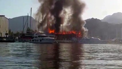 MUĞLA - Marmaris'te çekek yerindeki 4 yat yandı