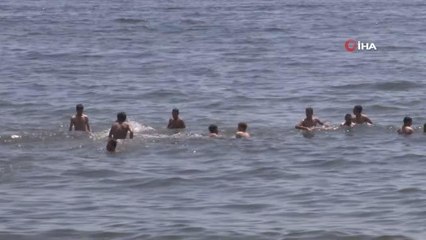 Kısıtlamanın olduğu son günü sahile akın ettiler