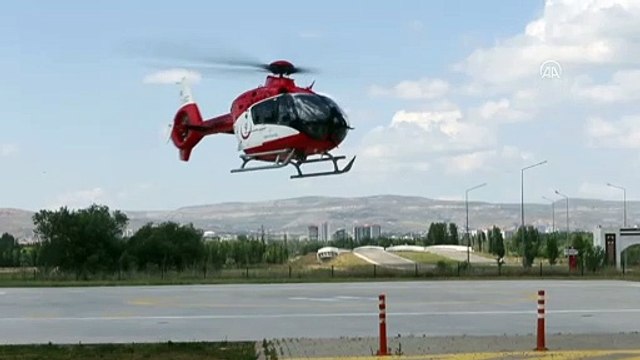 SİVAS - Ambulans helikopter 'Meliha bebek' için havalandı