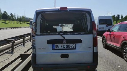İSTANBUL - Başakşehir'de hafif ticari aracın servise çarpması sonucu 1 kişi yaralandı