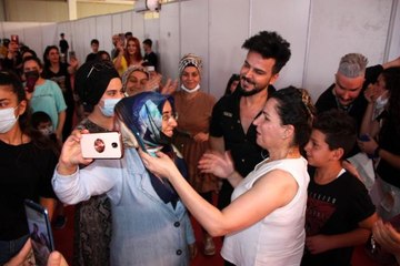 Sosyal medya fenomeni yaptığı yardım sahnesiyle sevgi seline tutuldu