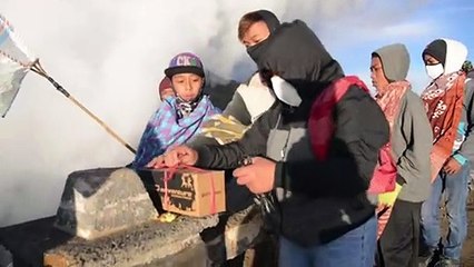 Indonésie: cérémonie d'offrandes sur les pentes du Mont Bromo