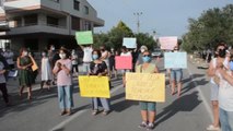 Dikili'de belediyenin yol düzenlemesine bir grup mahalle sakini tepki gösterdi