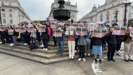 Hong Kong'da yayın yapan Apple Daily gazetesinin kapatılması protesto edildi