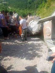 Aksilik bir türlü yakasını bırakmadı! Uçurumdan kaçayım derken, traktörün altında kaldı