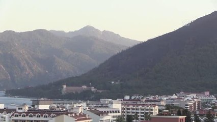 Son dakika haberi! Marmaris'te oteller ve yerleşim yerlerine yakın ormanlık alanda çıkan yangın kontrol altına alındı