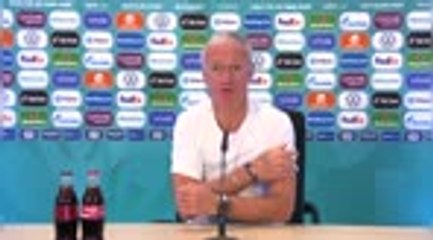 8es - Deschamps : "La défense à trois est une option"