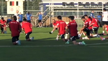 GAZİANTEP - Süper Lig ekibi Gaziantep, yeni sezonun ilk antrenmanını yaptı