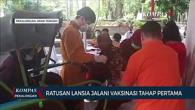 Ratusan Lansia di Pekalongan Jalani Vaksinasi Tahap Pertama