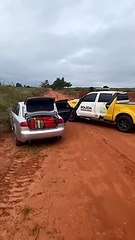 PRE apreende carro carregado com 352 quilos de entorpecentes na PR-323