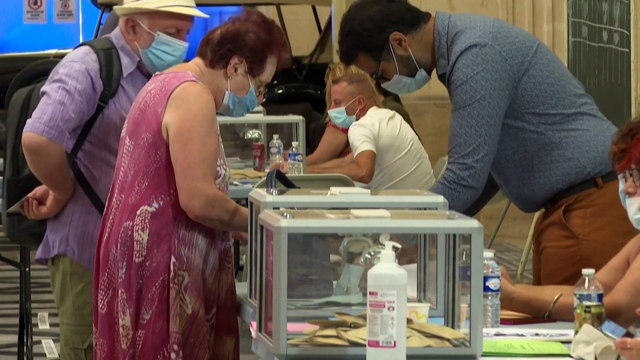 Le Pen és Macron pártjai a francia regionális választások nagy vesztesei