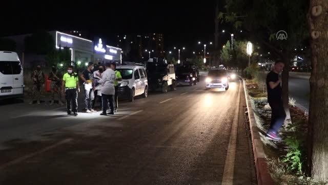 Son dakika! Otomobilin çocuğa çarptığı kaza sonrasında mahalle sakinleri yolu trafiğe kapattı
