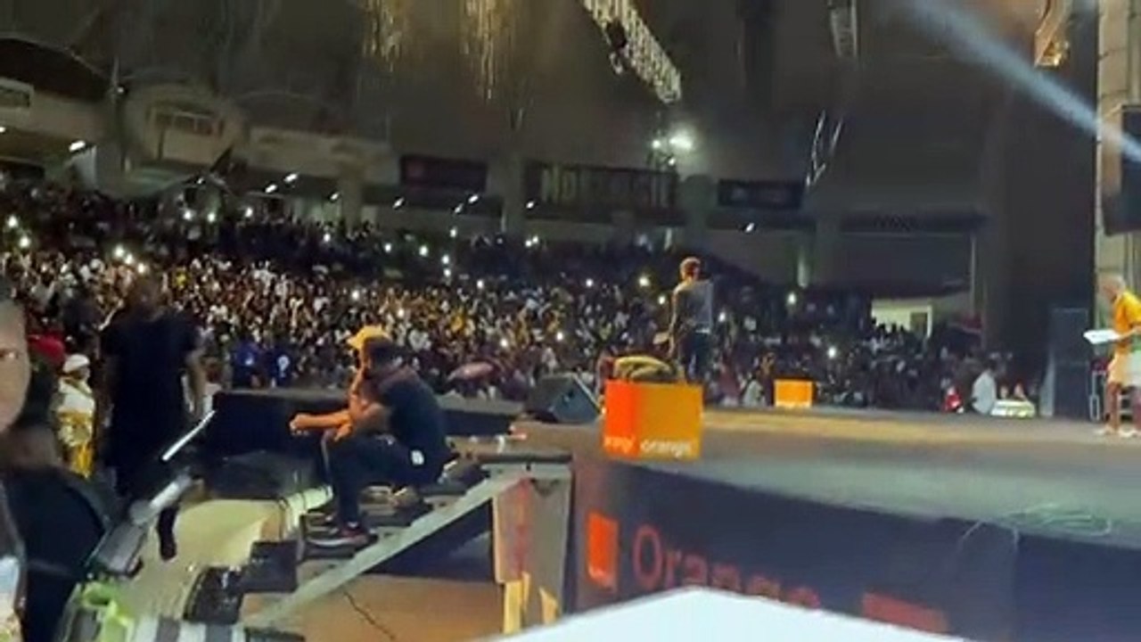Côte d'Ivoire : Santrinos fait une prestation de feu au concert de Josey