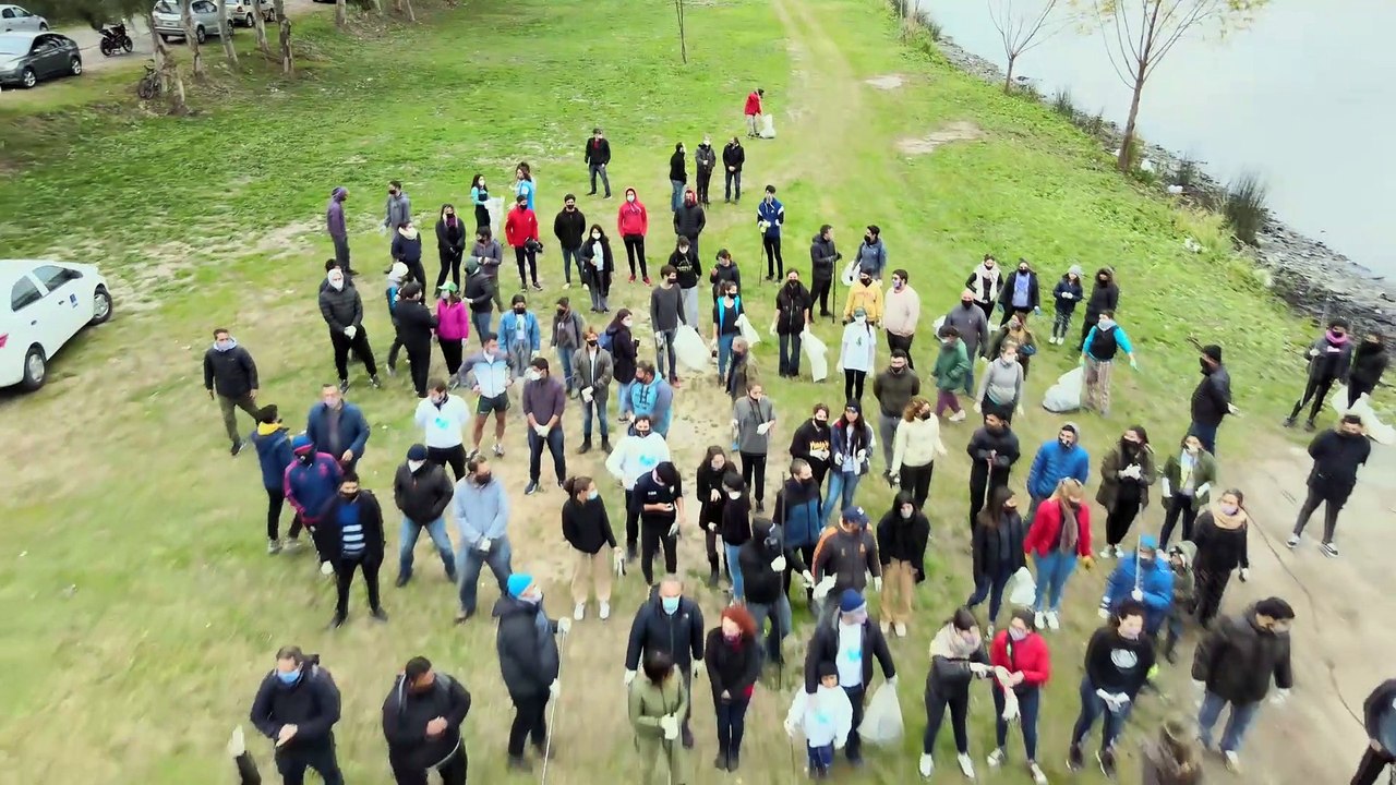 Junto a muchos jóvenes, Malena Galmarini, Prosperar y otras ong ambientales realizaron jornada de Limpieza en la Pista Nacional de Remo en Tigre
