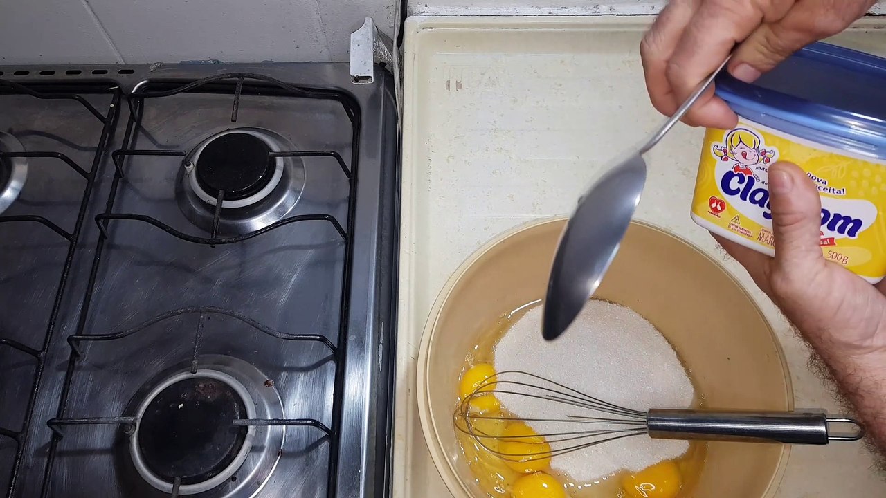 BOLO DE FLOCÃO DE MILHO