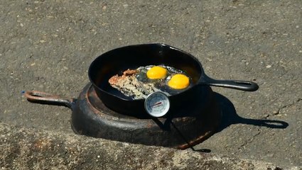 Watch as record-breaking heat in Oregon cooks an egg