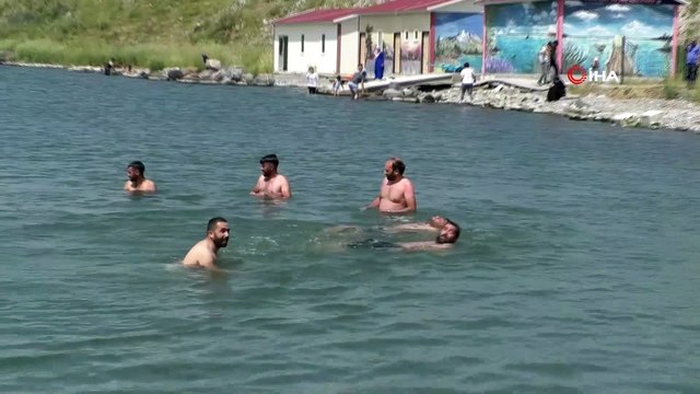 Ege ve Akdeniz sahilleri değil 'Çıldır Gölü'