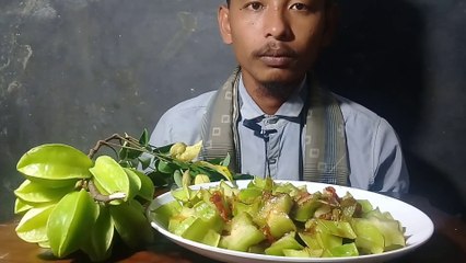 makan rujak belimbing bintang