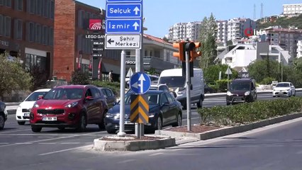 Kuşadası’nda hafta sonu yoğunluğu, yollarda uzun kuyruklar oluştu