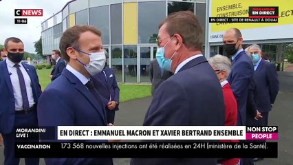 Regardez Emmanuel Macron qui félicite ce midi Xavier Bertrand devant l'usine Renault de Douai