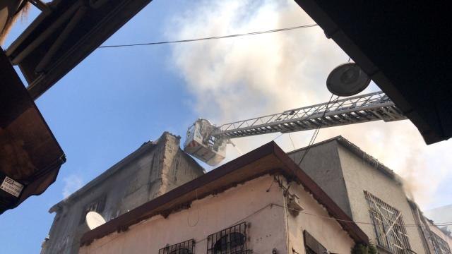 Fatih'te oyuncak deposunda yangın