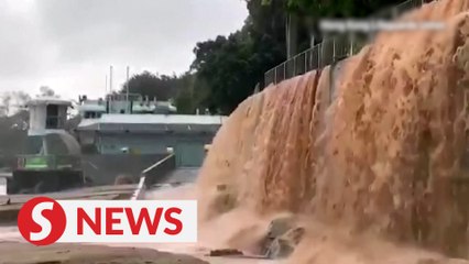 "Black rainstorm" floods Hong Kong roads