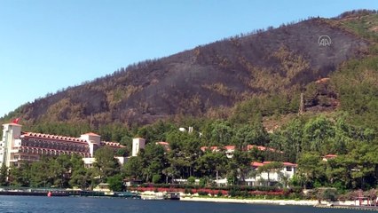 MUĞLA - Marmaris'te yanan ormanlık alan denizden görüntülendi