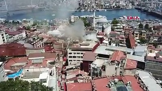 Fatih'te oyuncak deposunda yangın