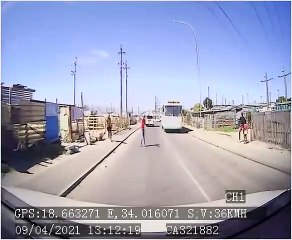 Un conducteur est victime d'une tentative de Carjacking en plein jour et garde son sang froid !