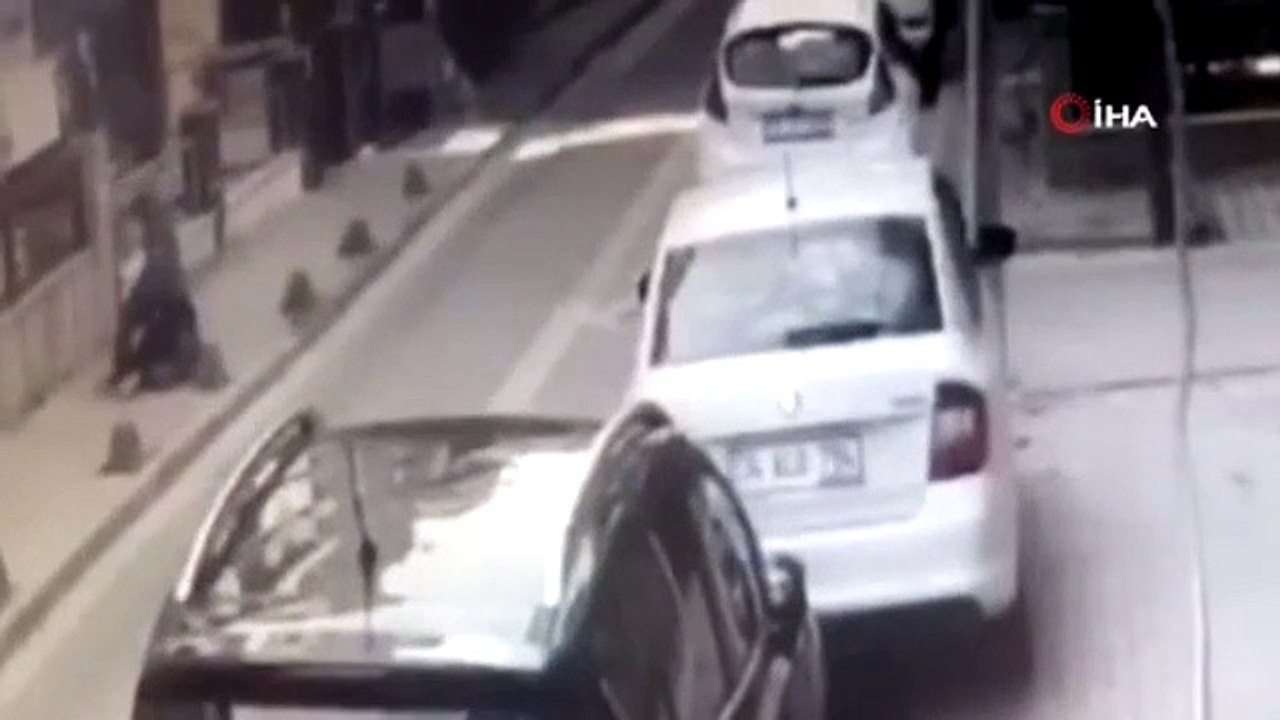 İstanbul'da vahşet: Eski karısını bıçaklayıp ölsün diye başında bekledi