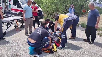 Ticari araç ile motosiklet çarpıştı, ayağı kırılan yaşlı adam dakikalarca 'Ayağım' diyerek inledi