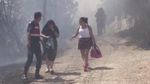 Son dakika haber | Yerleşim yerlerine yakın alanda çıkan orman yangınına müdahale ediliyor (2)