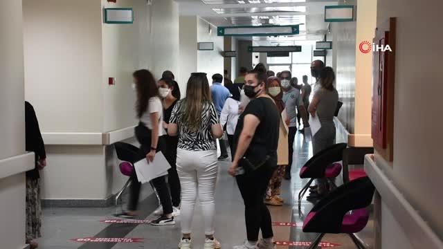 Son dakika haberi | Keşke babama da aşı yapabilseydim ...Sağlık Bakanı Koca'nın örnek gösterdiği hemşire gözyaşlarına boğuldu