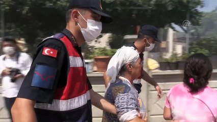 MUĞLA - Yerleşim yerlerine yakın alanda çıkan orman yangınına müdahale ediliyor (2)