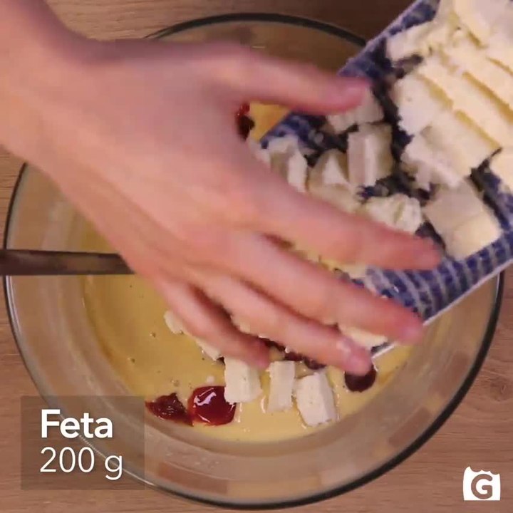 Plumcake salato: pomodori secchi, feta e olive!