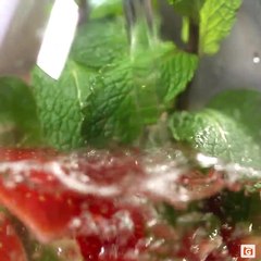 Acqua aromatizzata: una ricetta fresca e dissetante!