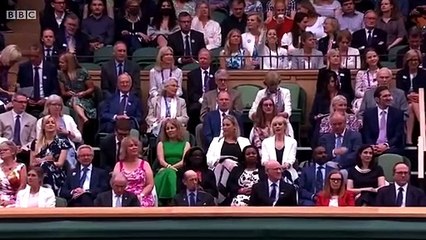 Wimbledon réserve une standing ovation à Sarah Gilbert, la professeure à l'origine d'un vaccin contre le Covid-19