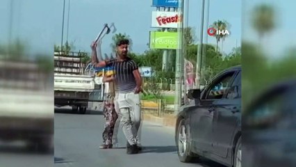 Trafikte tartıştığı kişiye baltayla saldırdı... Dehşet anları kamerada