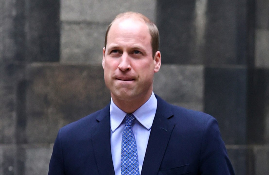 Prinz William besucht Diana-Statue mit seinen Kindern