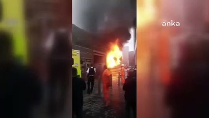 Londra metro istasyonu yakınında yangın!