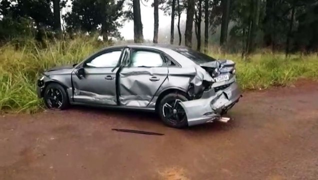 Duas pessoas ficam feridas em engavetamento envolvendo quatro veículos na BR-277