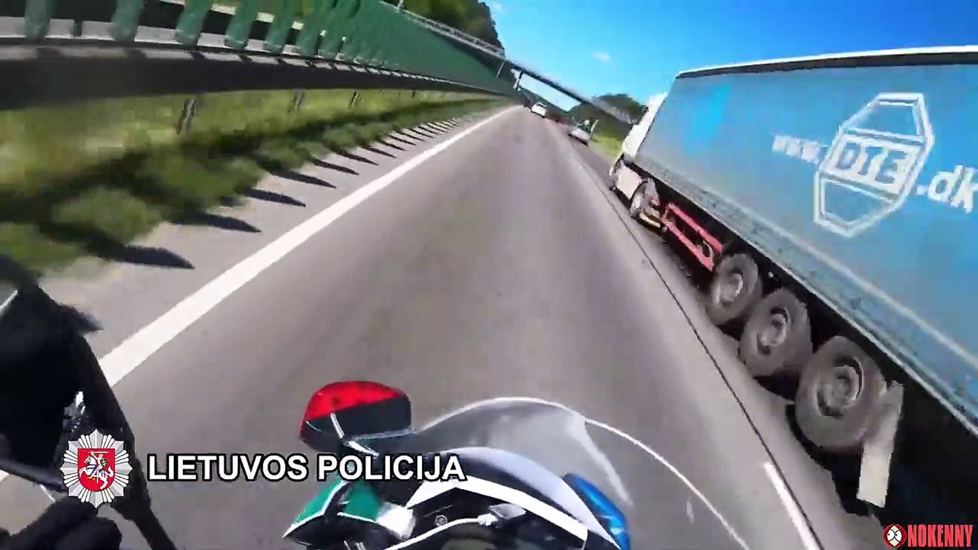 Course poursuite interminable entre un fuyard à moto et un motard de la  police - Vidéo Dailymotion