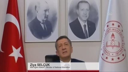 Télécharger la video: Son dakika haber... Milli Eğitim Bakanı Selçuk, Türkiye'deki yabancı dil eğitimi çalışmalarına ilişkin bilgi verdi